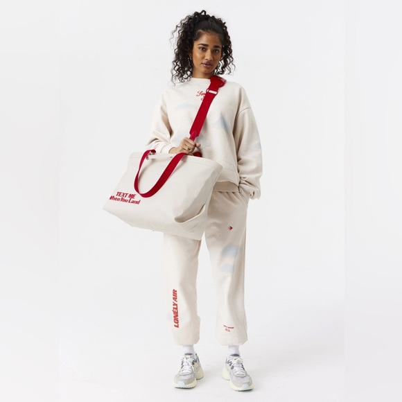 BEIS x Lonely Ghost Travel Tote in Ghost White
SOLD OUT & will be shipped ASAP - Picture 3 of 13